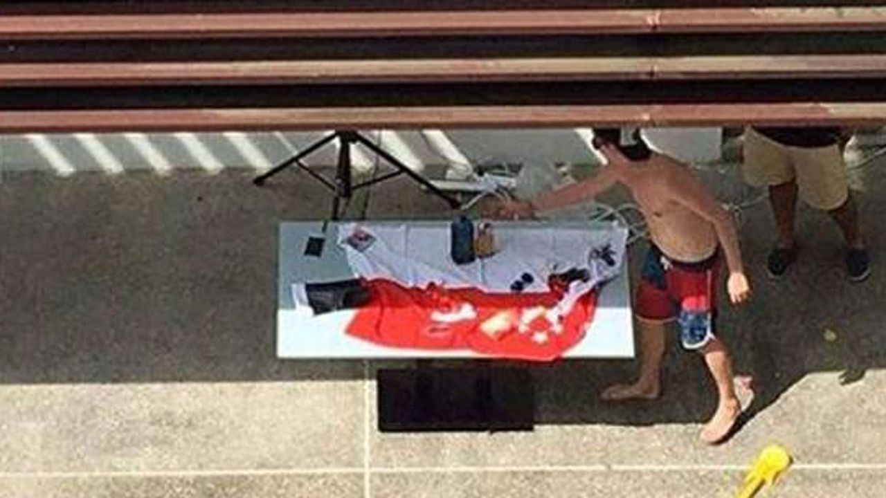 İsrail o ülkenin bayrağını masa örtüsü yaptı