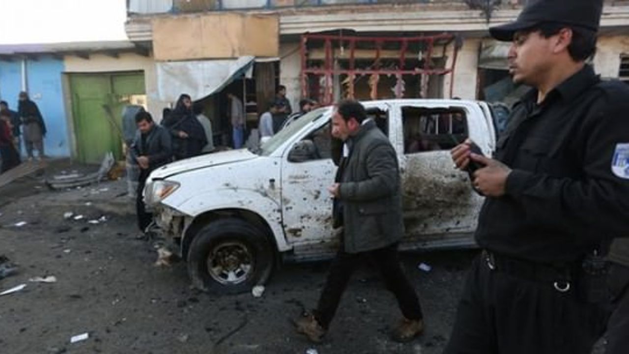 Kabil'de bomba yüklü araçla restorana saldırı