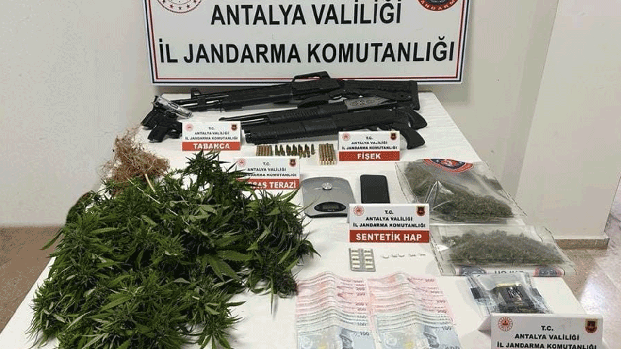 Antalya'da yetiştirdiği uyuşturucuları satamadan yakalandı