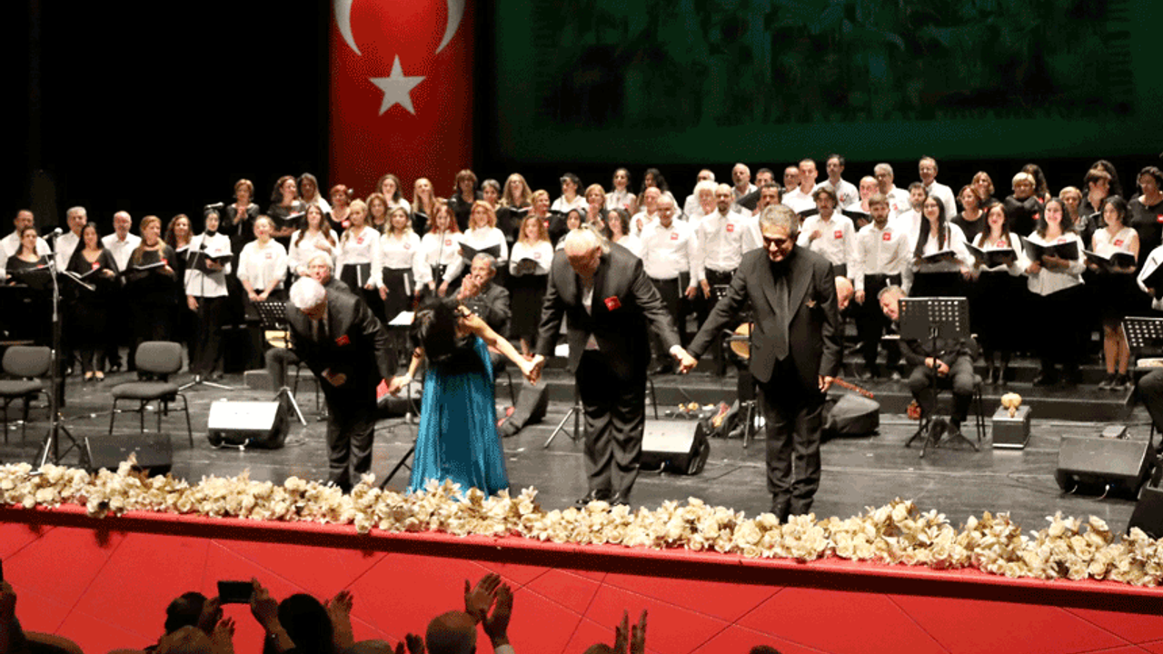 Eskişehir’de mest eden konser! Ayakta alkışlandılar