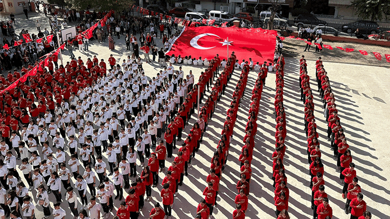 Eskişehir'de yüzlerce öğrenciden coşkulu kutlama