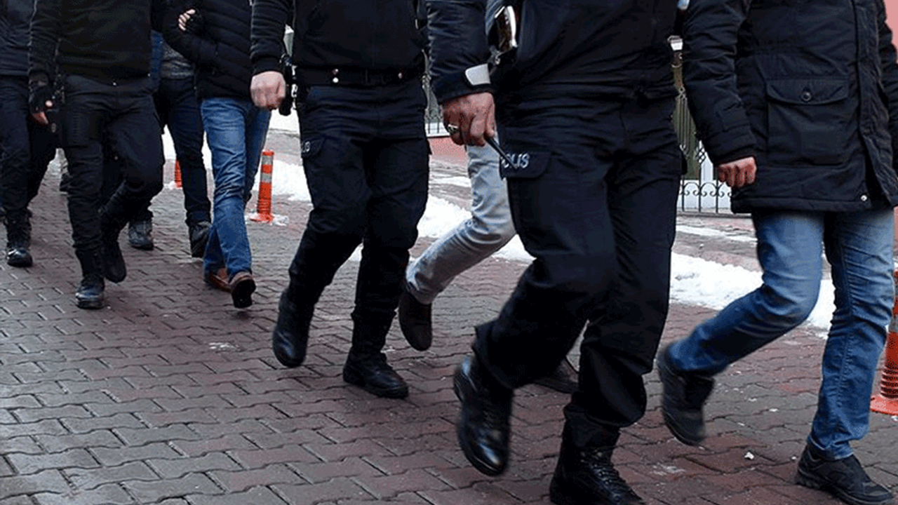İzmir'de terör örgütü propagandasına beş gözaltı