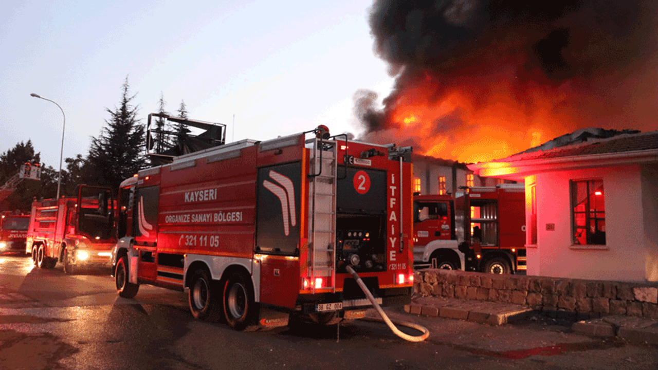 Kayseri'de fabrika yangını: Ekipler sevk edildi