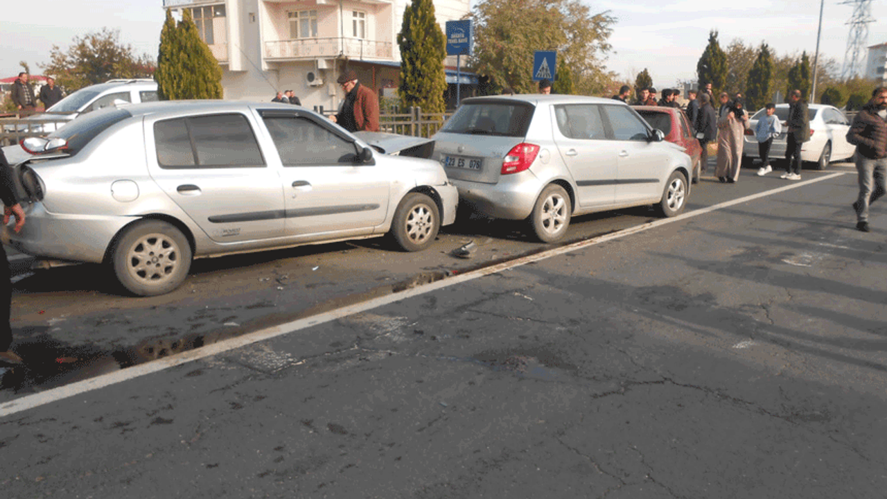 Elazığ'da zincirleme kaza: Beş araç birbirine girdi