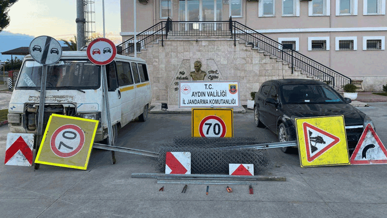 Aydın'da trafik levhalarını çalıyorlardı: Kıskıvrak yakalandılar