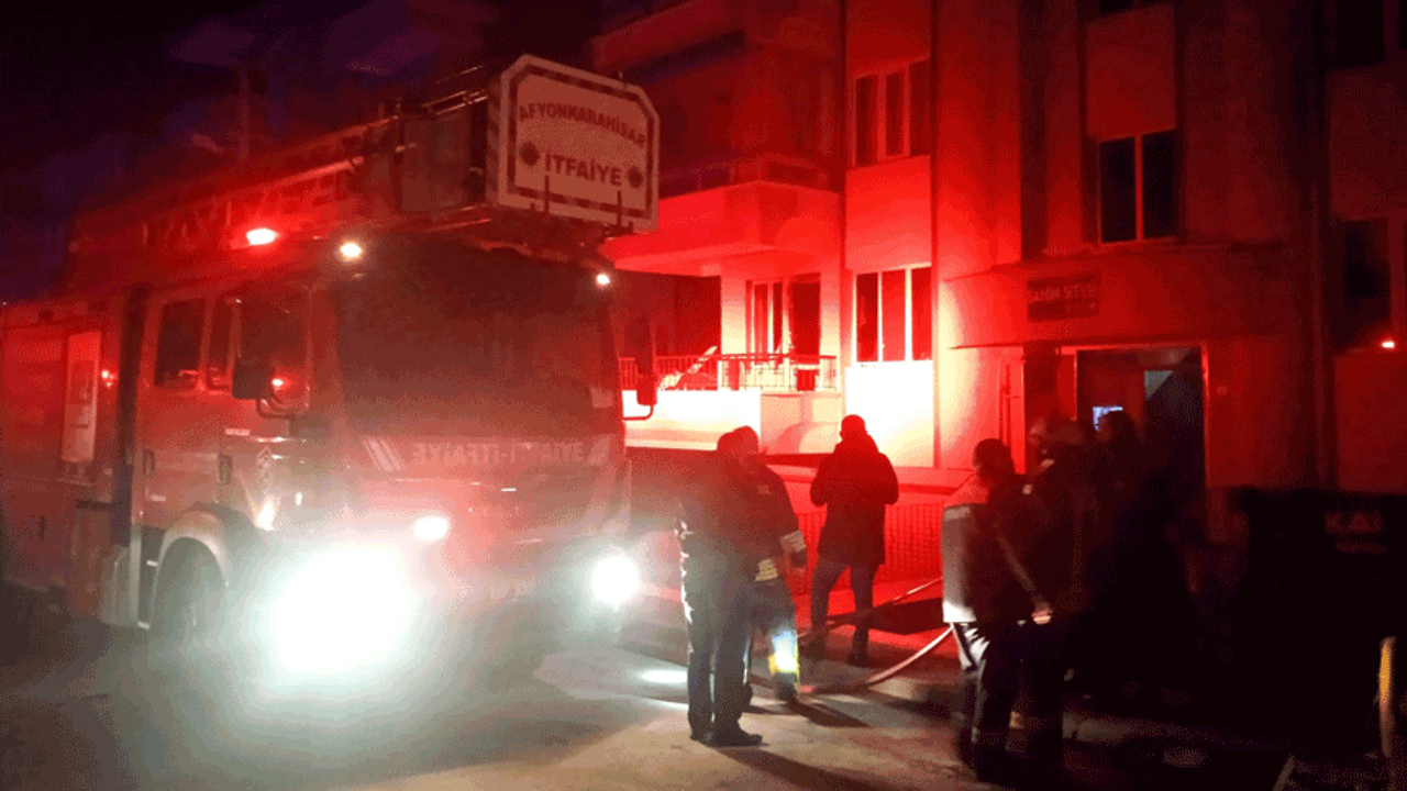 Afyon'da apartman yangını: 10 kişi hastanelik oldu