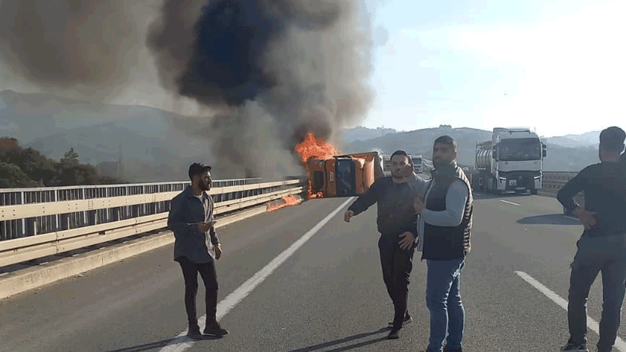 Bursa'da kaza yapan tır alevlere teslim oldu: Şoför şans eseri kurtuldu