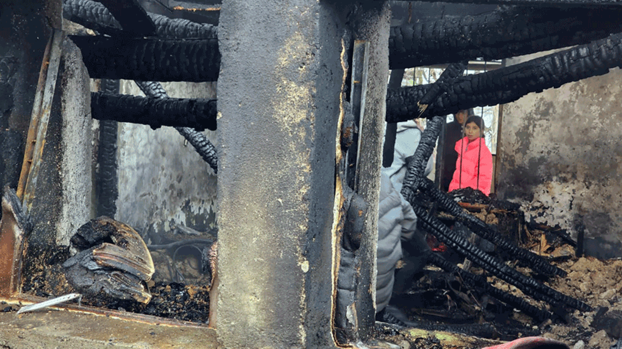 Hakkari'de yangın: Canlarını zor kurtardılar