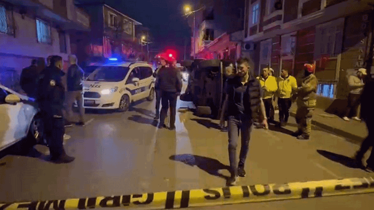 İstanbul'da kontrolden çıkan araç 6 otomobile çarptı