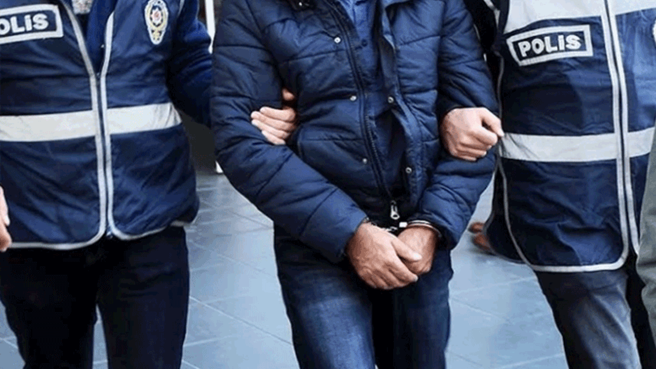 İzmir'de cezaevi firarisi komşusunun banyosunda yakalandı