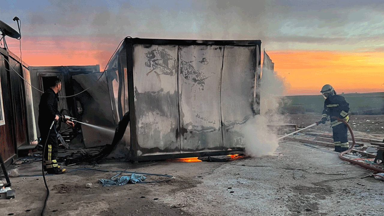 Tekirdağ'da işçilerin kaldığı konteyner alev alev yandı