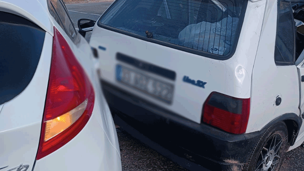 Adıyaman'da iki otomobil çarpıştı: 5 yaralı