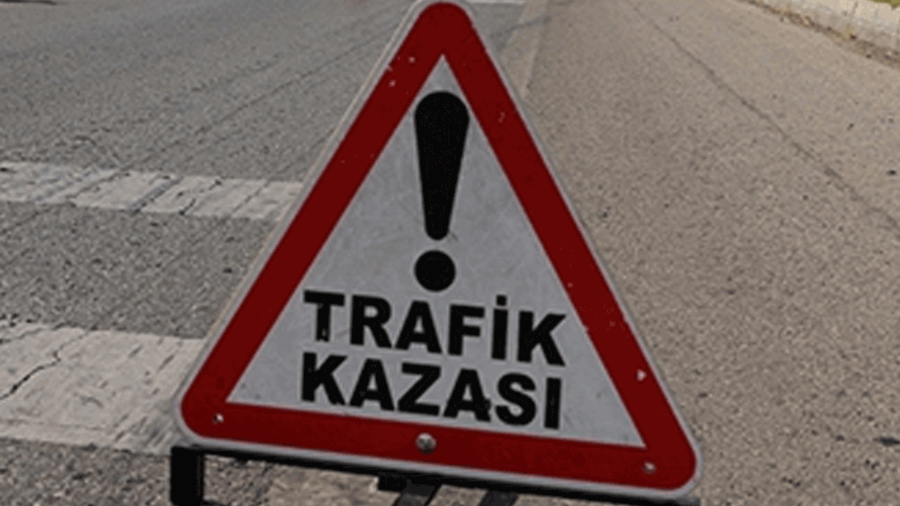 Afyon'da kontrolden çıkan otomobil şarampole devrildi: 5 yaralı