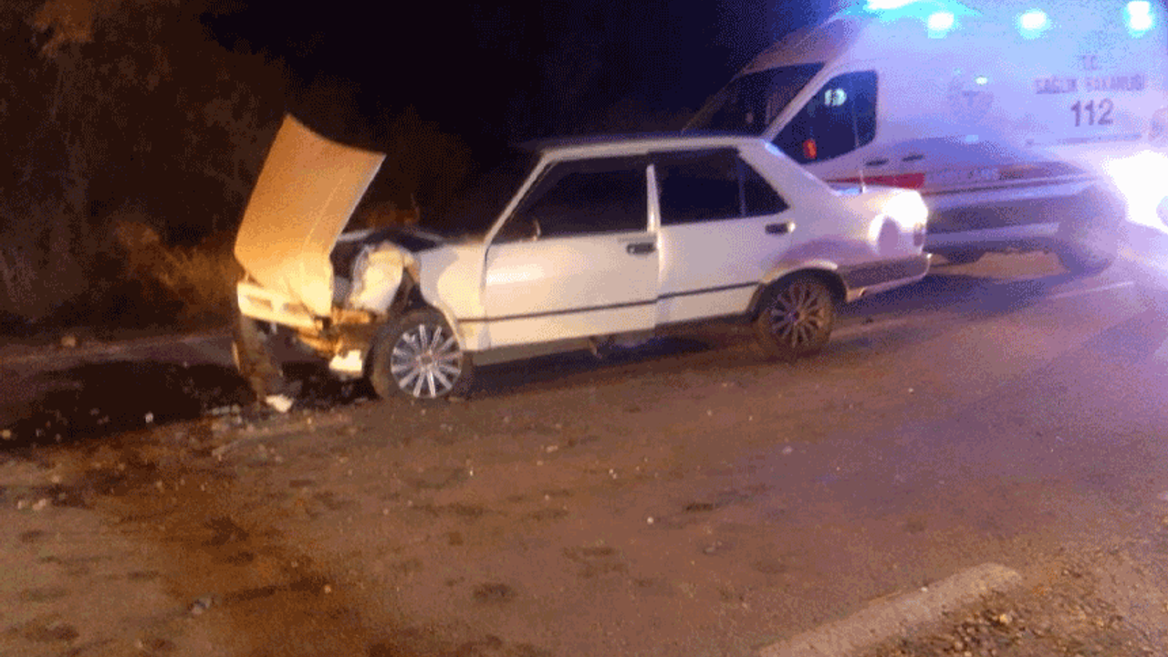 Afyon'da otomobiller kafa kafaya çarpıştı: Yaralılar var