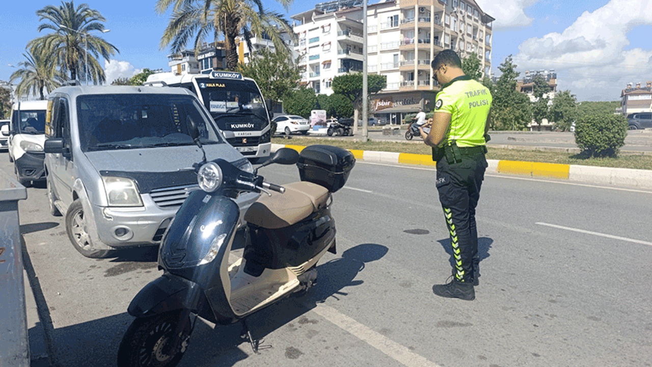 Antalya'da 4,25 promil alkollü motosiklet sürücüsü kazada yaralandı