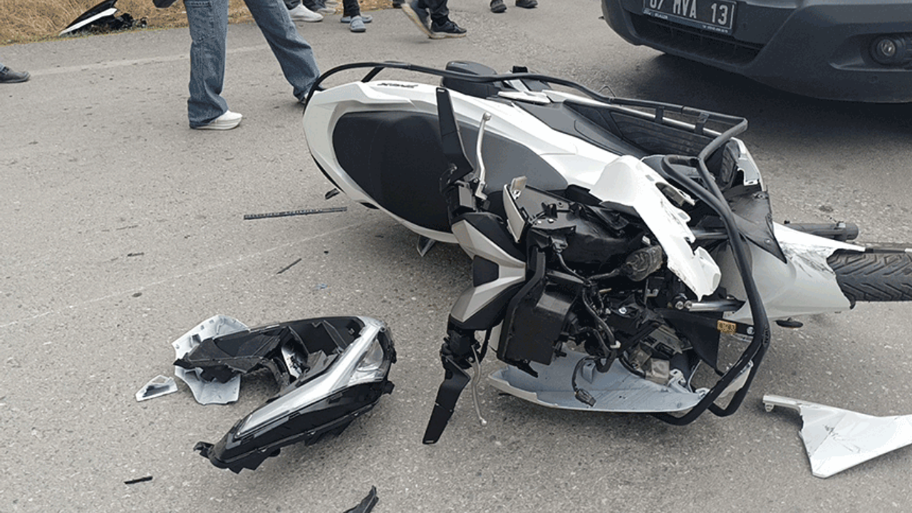 Antalya'da motosiklet ile otomobil çarpıştı: 1 yaralı