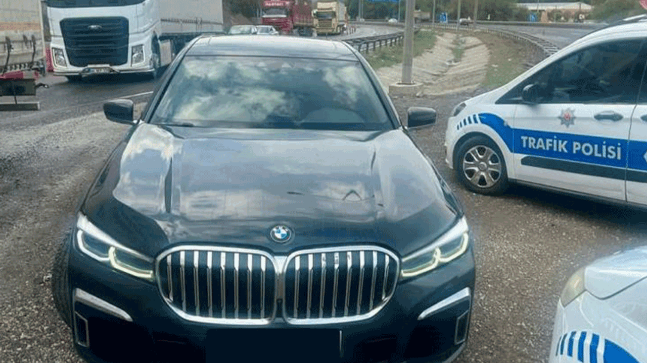 Bilecik'te ikiz plaka kullanan sürücüye ceza