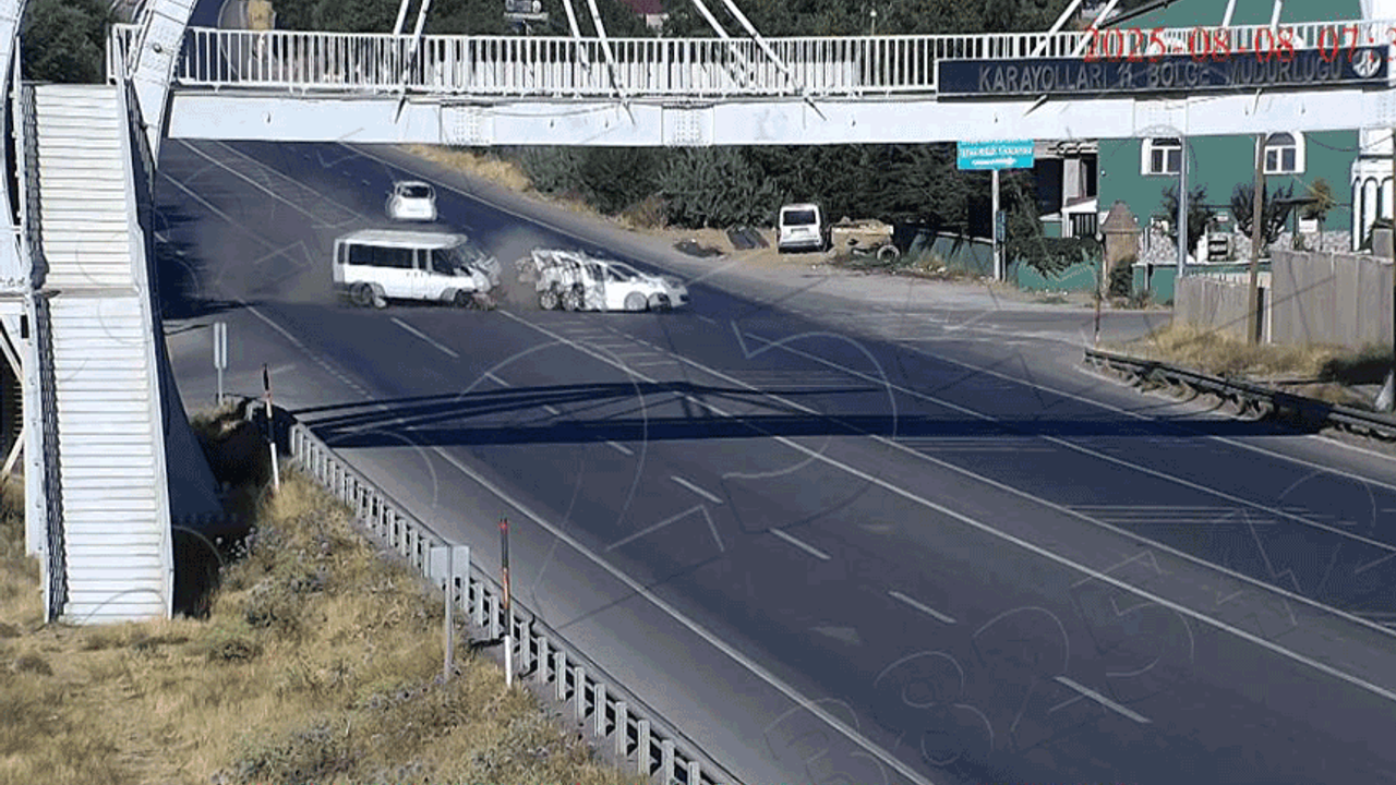 Bitlis'te trafik kazaları kameralara yansıdı