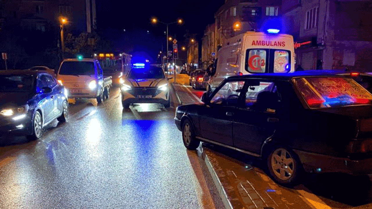 Bursa'da araç başına fenalaşan sürücü refüje çarptı