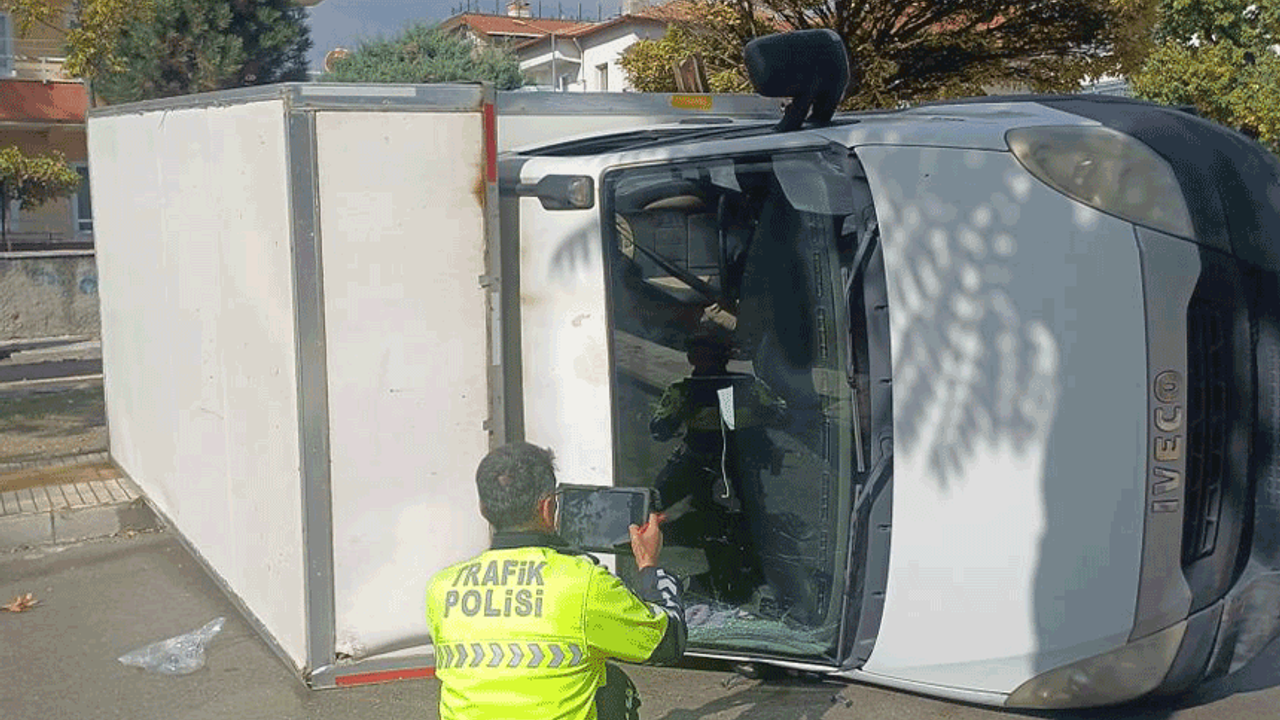 Çorum'da otomobille kamyonet çarpıştı: 5 yaralı