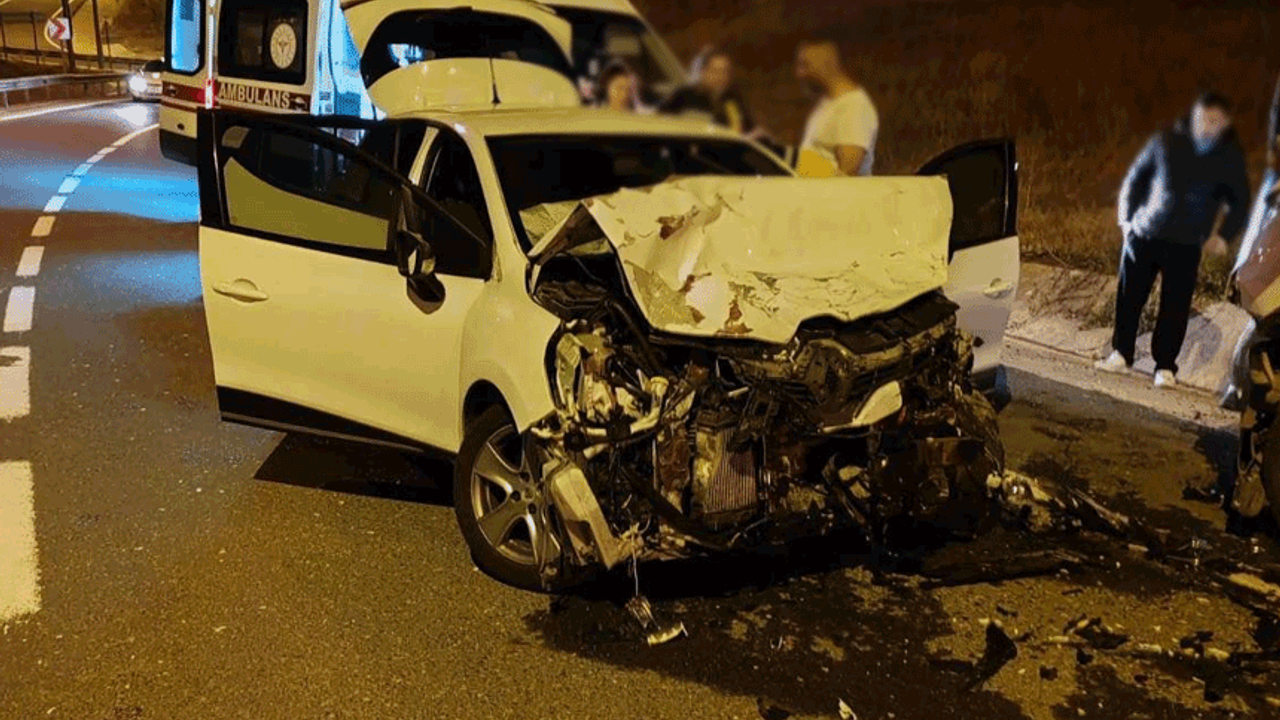 Eskişehir yolunda iki araç kafa kafaya çarpıştı: 2 yaralı