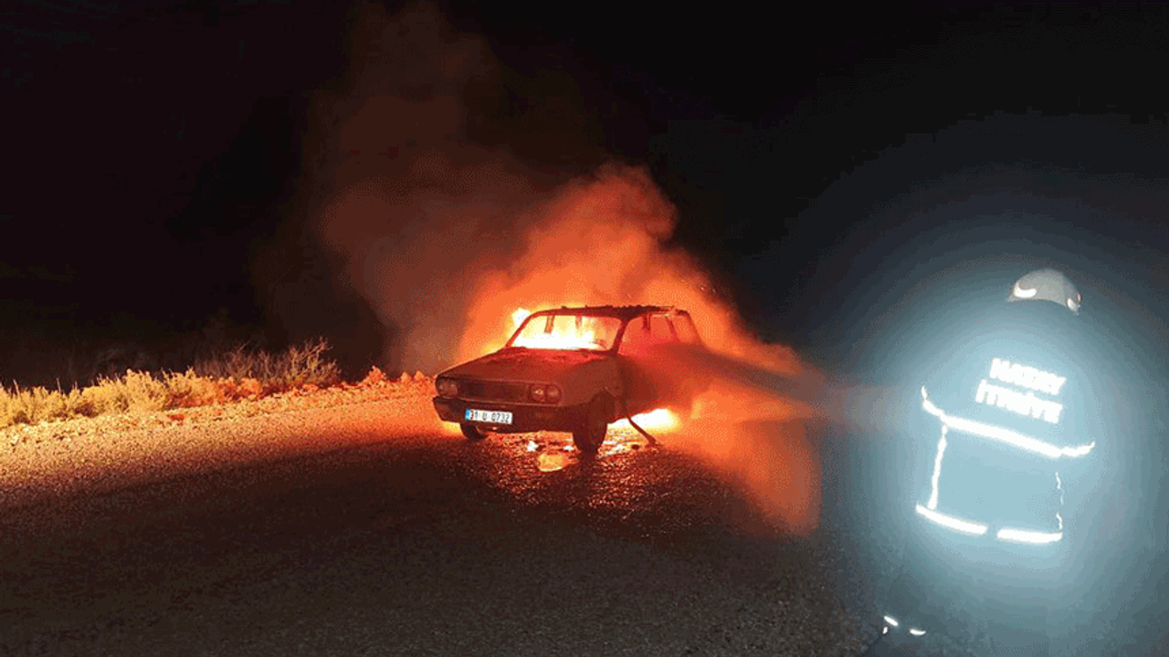 Hatay'da otomobil alevlere teslim oldu