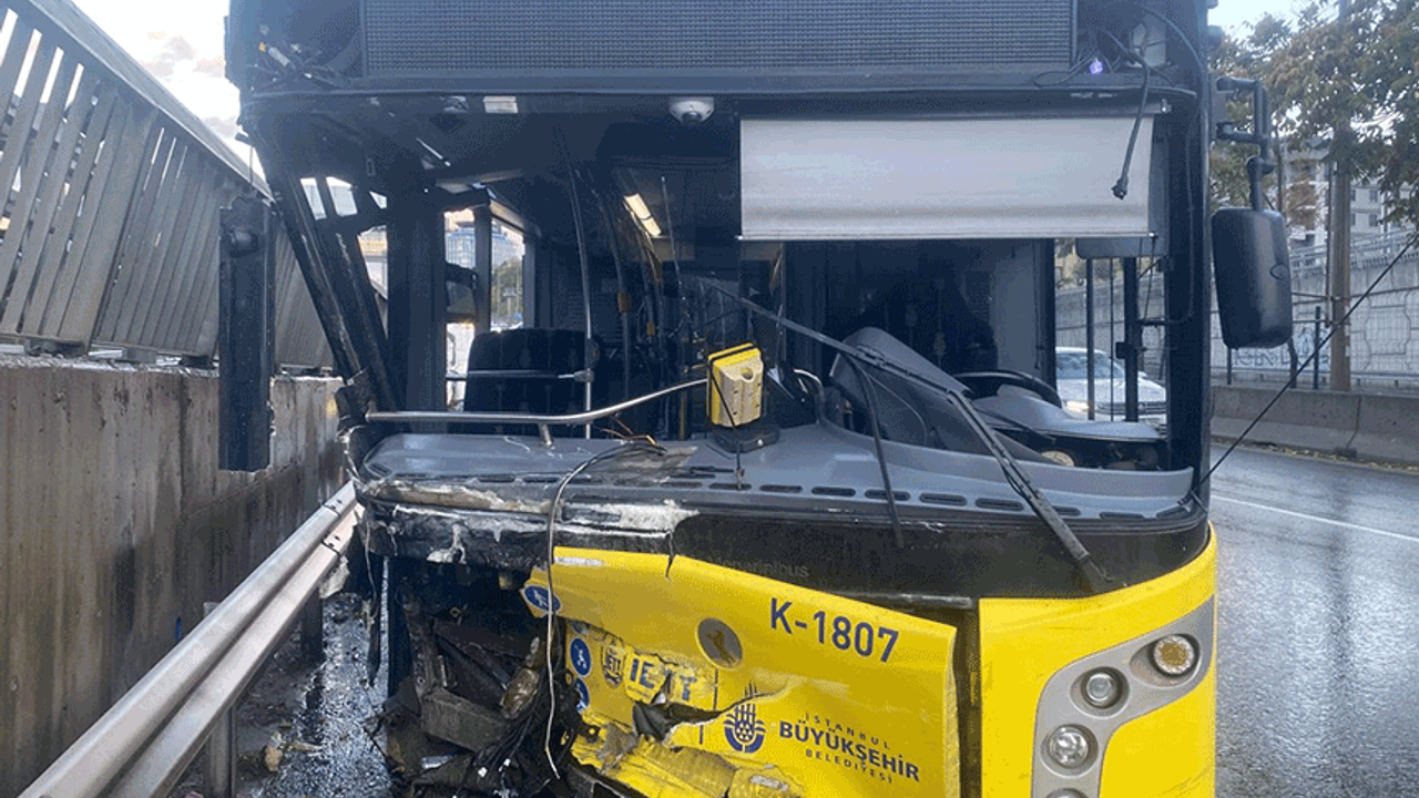 İstanbul'da alkollü İETT şoförü bariyerlere saplandı: 2 yaralı