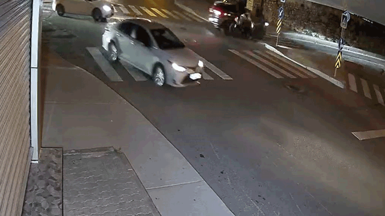 İstanbul'da motosikletle otomobil çarpıştı: 2 yaralı