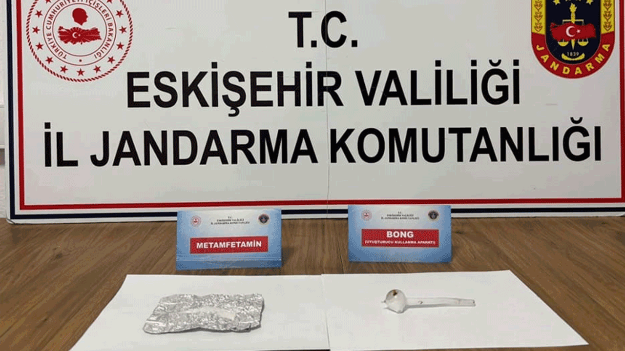 İstanbul'dan Eskişehir'e uyuşturucu sevkiyatına jandarma engeli