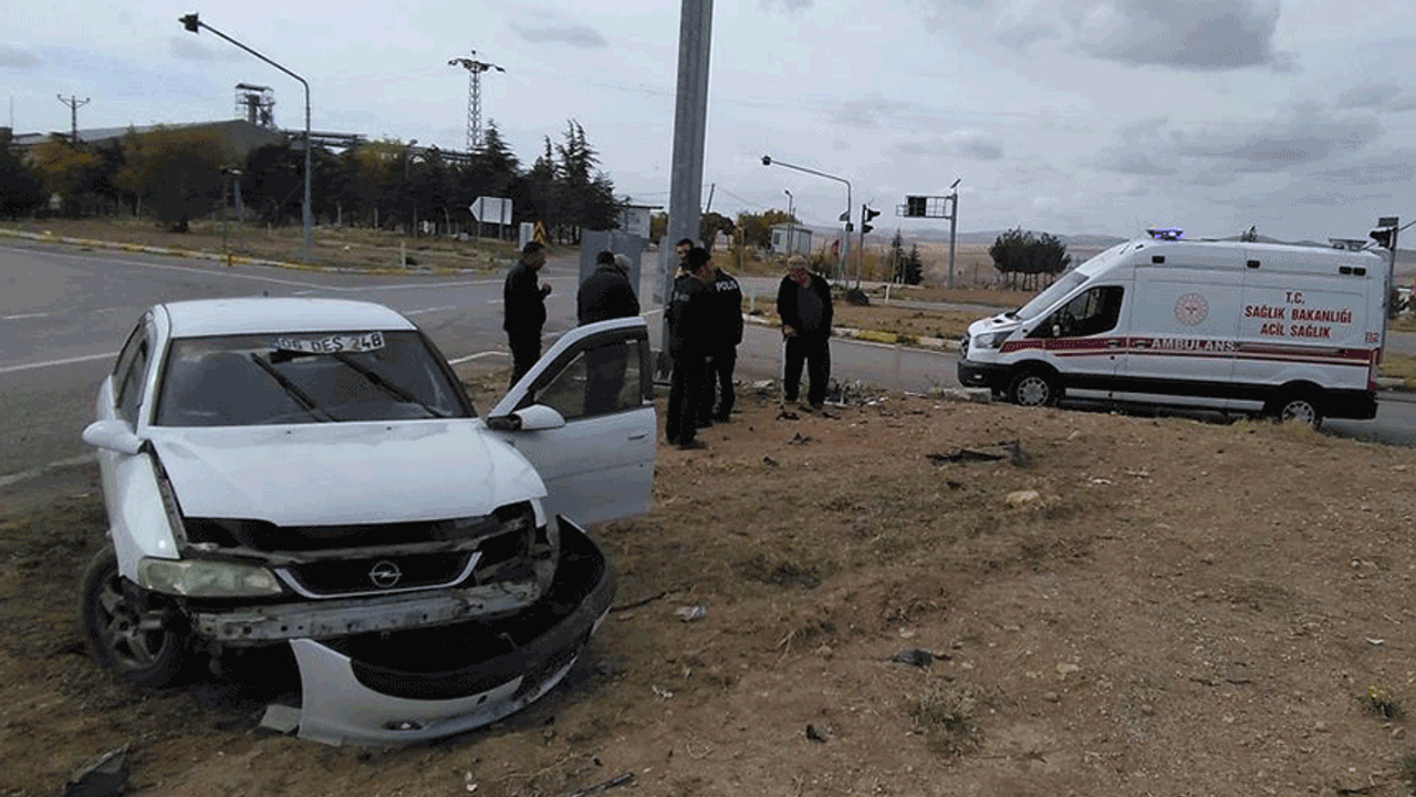 Kırıkkale'de 2 otomobil kafa kafaya çarpıştı: 4 yaralı