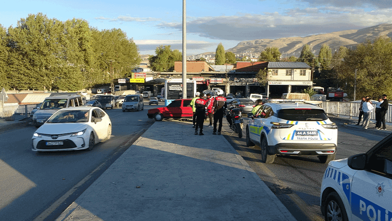 Malatya’da “dur” ihtarına uymayan sürücü kaza yaptı