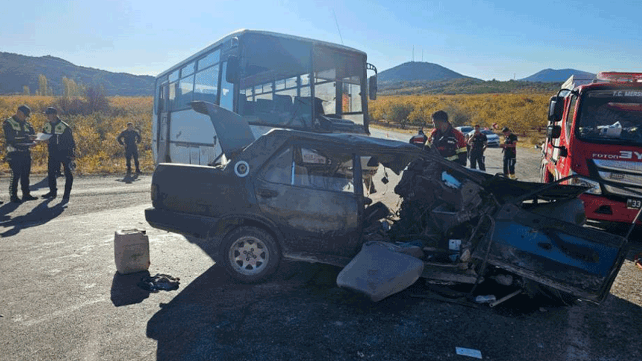 Mersin'de tarım işçilerini taşıyan midibüs kaza yaptı