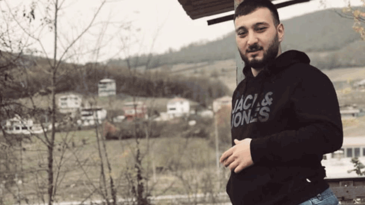 Samsun'da otomobilin tırın altına girdi