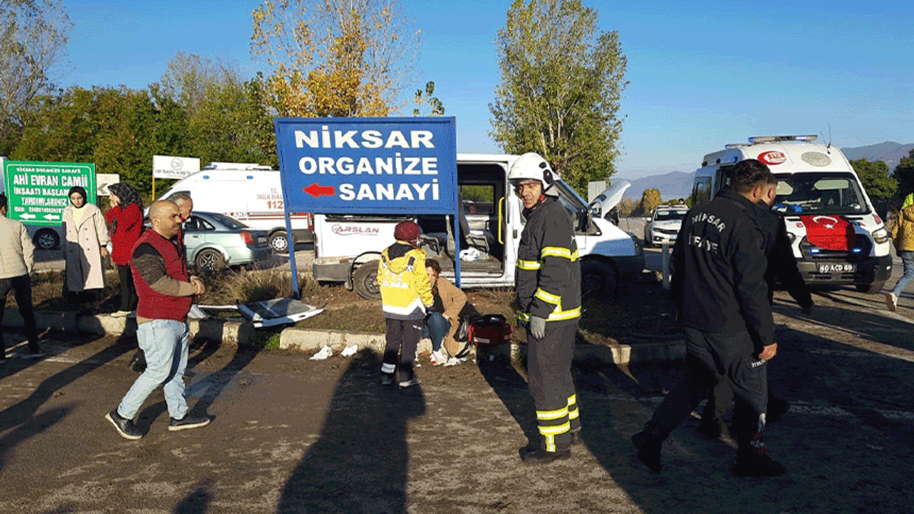 Tokat'ta iki işçi servisi çarpıştı: 10 yaralı