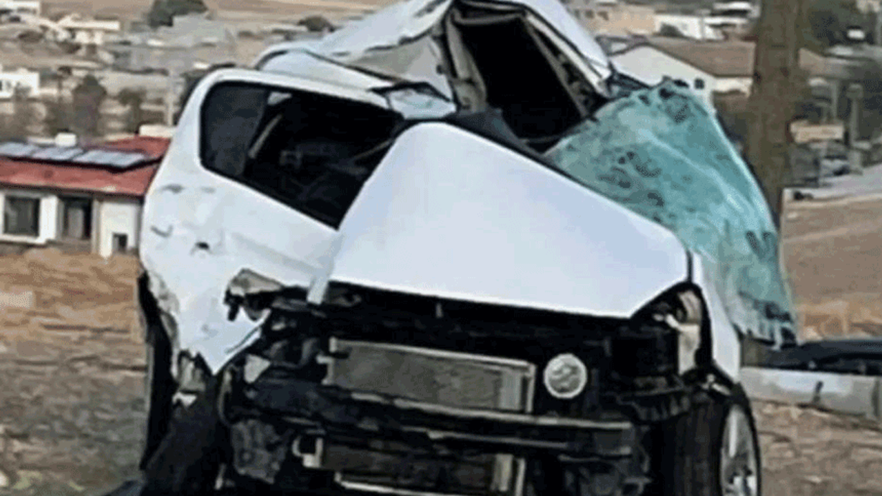 Diyarbakır'da tırla otomobil çarpıştı