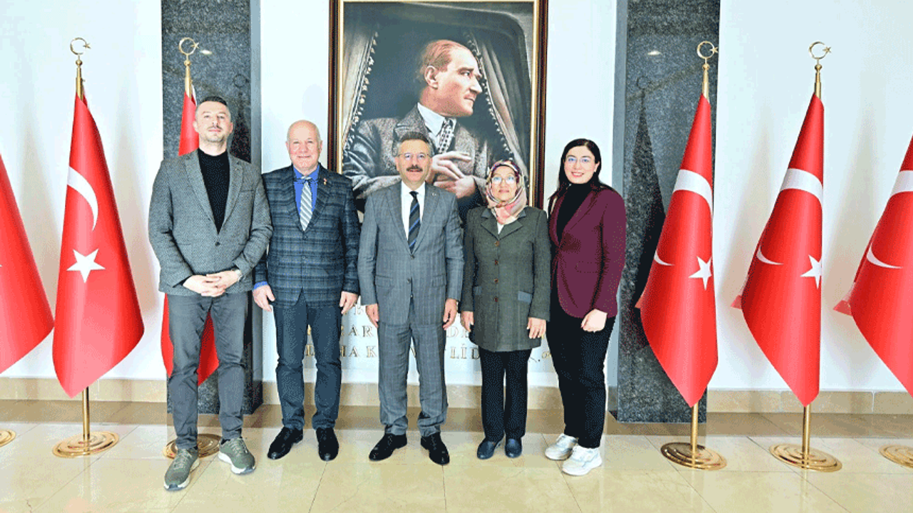 Valilik konutunu satıp okul yaptıran Vali Aksoy'u mahallenin muhtarı ziyaret etti