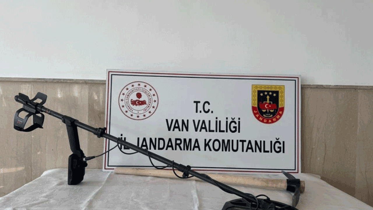 Van'da izinsiz define arayanlara suçüstü baskın