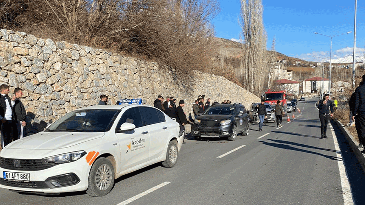 Bitlis’te zincirleme kaza: 4 yaralı