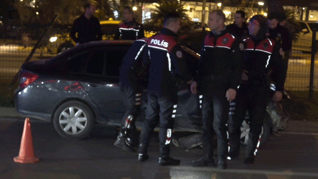 Antalya’da polisten kaçan sürücü kaza yaptı