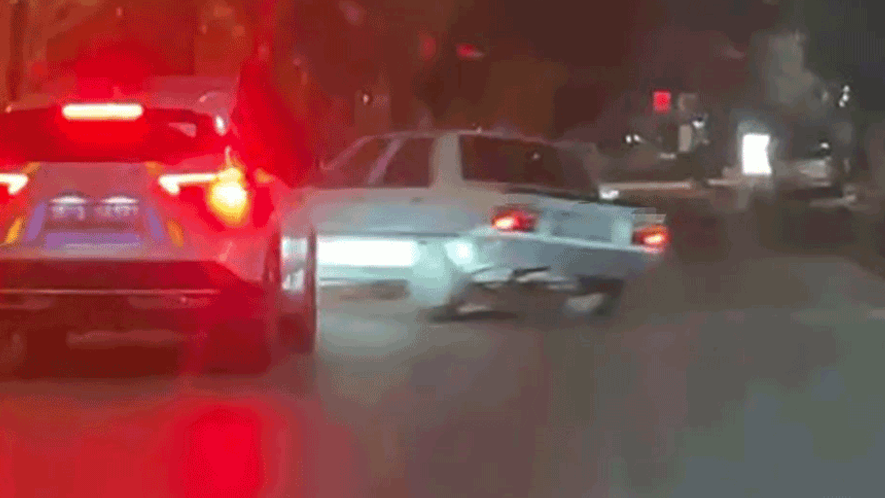 İzmir'de polisten kaçarken kaza yaptı