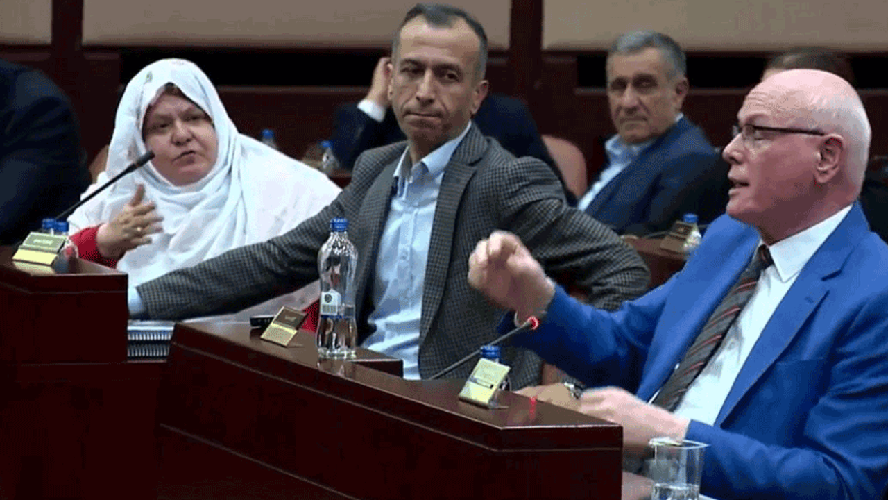 Mecliste gergin anlar: “Sen de mangal yapıp alkol al”