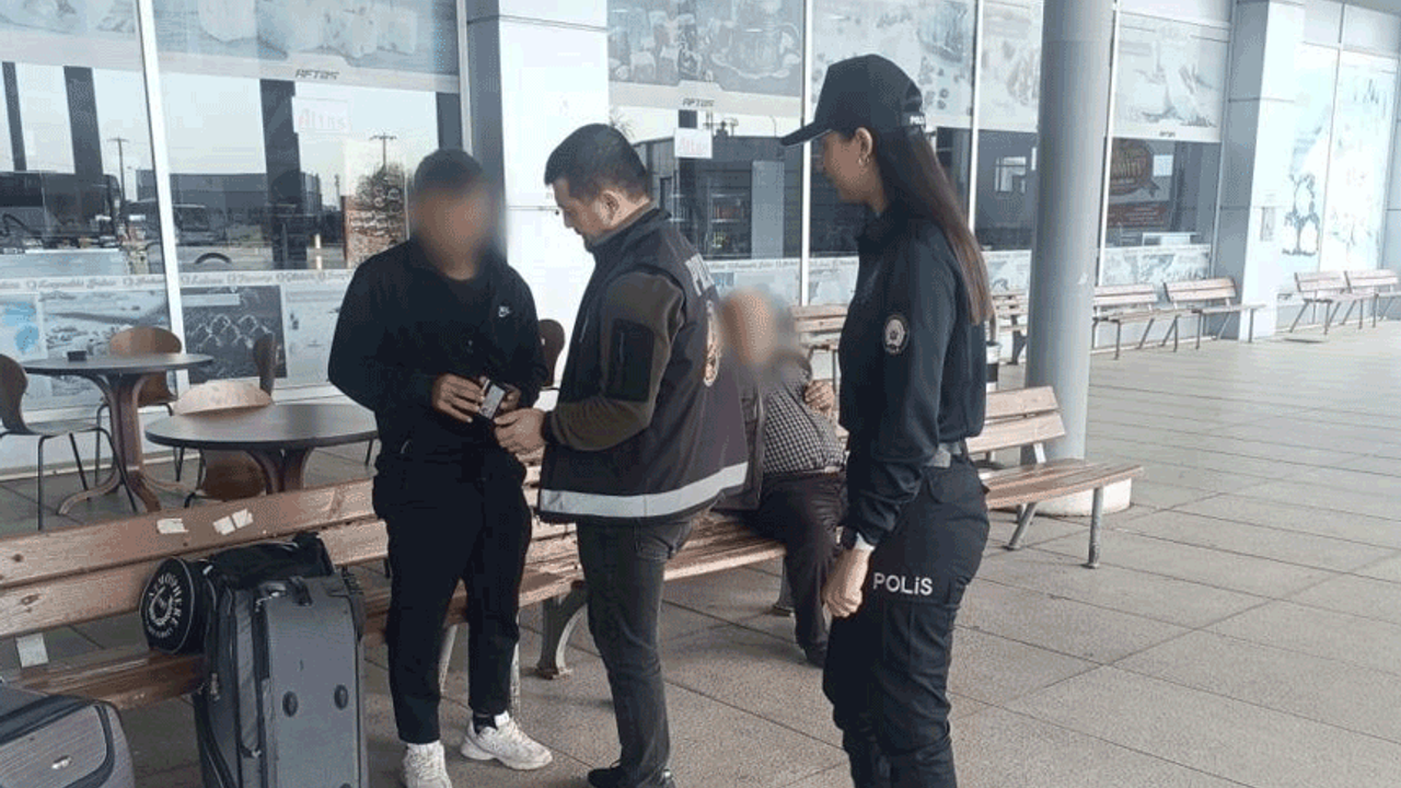 Afyon'da polisten okul çevrelerinde huzur denetimi