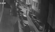 Eskişehir'de mahallenin kabusu oldu: Arabaları çizip tekmeliyor!