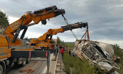 Şarampole uçan beton mikseri kurtarıldı