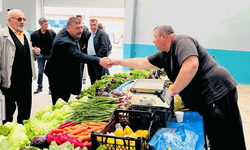 Belediye Başkanı Özkan Alp ilçe pazarını ziyaret etti