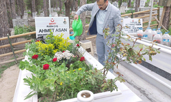 Emet’te şehit asker mezarı başında anıldı