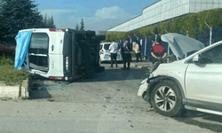 Eskişehir'de işçileri taşıyan servis devrildi: Beş yaralı