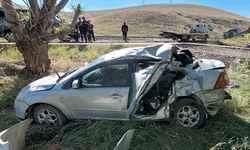 Trafik kazasında bebek hayatını kaybetti, aynı aileden 3 kişi ağır yaralandı