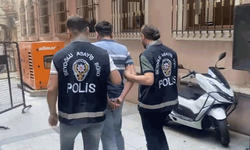 Beyoğlu’nda polis-torbacı kovalamacası kamerada