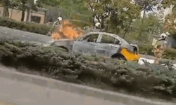 Ankara'da ticari taksi rengi küle dönene kadar yandı